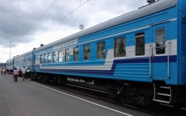 Чиновник из "Укрзализныци" наварил на шпалах миллионы: появились подробности