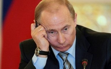 Путину подарили календарь с голыми женщинами, чтобы спасти от войны: появились фото