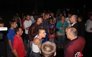 Бунт против полицейских на Николаевщине: появились новые подробности, фото и видео