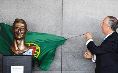 В сети высмеяли уродливый бюст Роналду: опубликованы фотожабы