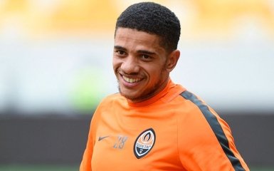 Футболист "Шахтера" осчастливил болельщика с особыми потребностями: опубликовано видео