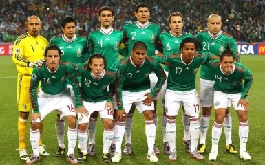 Отпраздновали победу: в Мексике игроки сборной по футболу устроили оргию - вспыхнул скандал