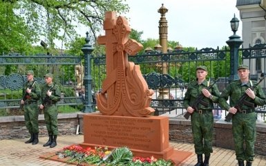 Священики УПЦ МП освятили пропагандистський пам'ятник в Донецьку: опубліковані фото
