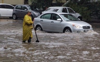 Ливень в Одессе побил рекорд царских времен: появились новые фото и видео