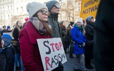 В Европе женщины вышли на массовые протесты против Трампа: опубликованы фото