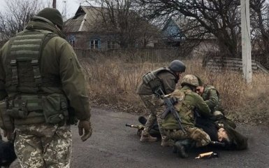 Пораненим бійцям в зоні ООС виплатять премії: названі суми