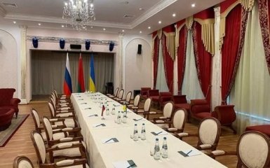 Представники України прибули на переговори з РФ