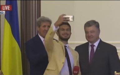 Украинский журналист повеселил Порошенко и Керри: опубликовано видео