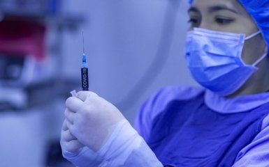 ЄС офіційно дозволив вакцинацію препаратом Pfizer