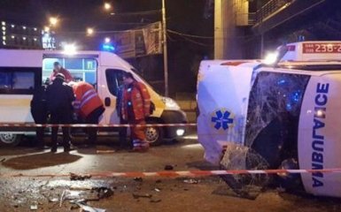 Жуткое ДТП со "скорой" произошло в Киеве: появились драматичные фото
