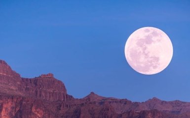 Перший Супермісяць десятиліття: яскраві світлини та пояснення феномену