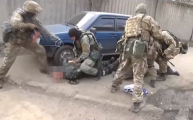 Спійманий шпигун, що умовляв розвідників перейти до ДНР: з'явилося ефектне відео