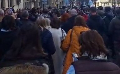В Белграде прошел многотысячный протест против фальсификации выборов