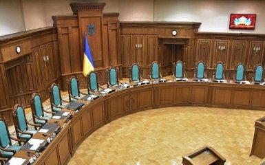 КСУ прийняв рішення по законам про статус Донбасу і амністію бойовиків