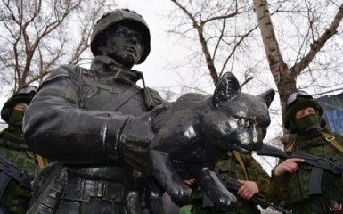В сети резко высмеяли путинского солдата с котом