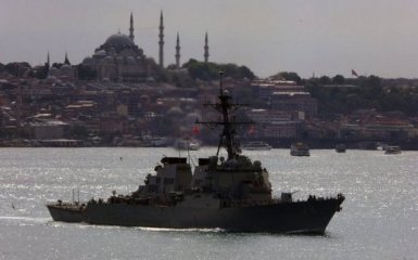 Як есмінець США входив в Чорне море: з'явилися яскраві фото