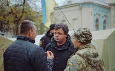 Идет по граблям — в команде Зеленского разгорелся конфликт из-за нового плана по Донбассу