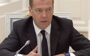 Новий гаджет прем'єра Росії підірвав соцмережі: опубліковані фото