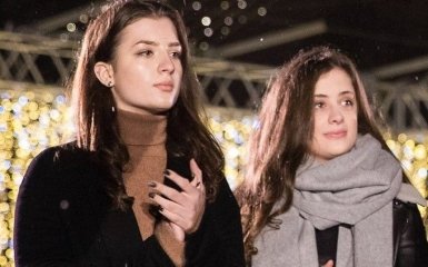 В сети появились фото с выпускного дочерей Порошенко в британском колледже