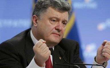 К приезду Порошенко на Донбассе стригут траву и кусты: опубликовано видео