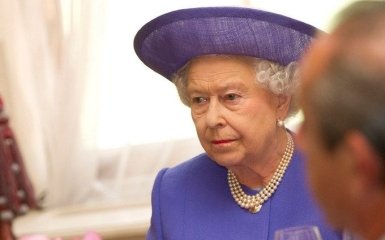 Елизавета II приняла неожиданное решение после скандала вокруг интервью принца Гарри и Меган Маркл