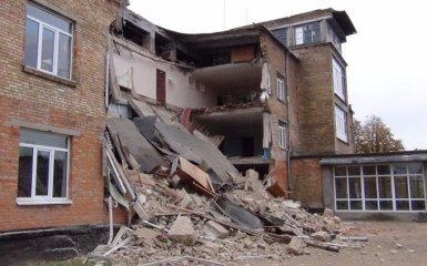 Обвал школи під Києвом: з'явилися нові фото, відео і несподівані деталі