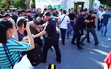 В Одессе произошла потасовка "Правого сектора" и сторонников России: опубликовано видео