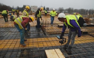 Стало известно, сколько украинцев выехало на заработки в Польшу