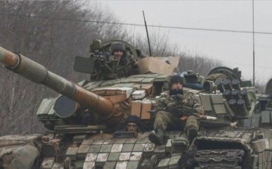 В Донецк массово прибывают техника и военные со стороны России