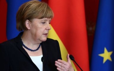 Меркель жестко отреагировала на выдворение российских дипломатов из Германии