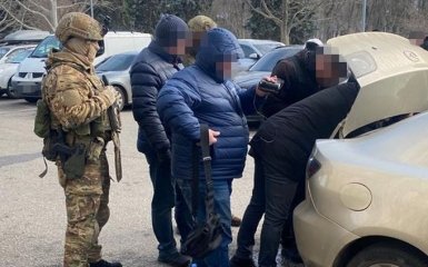 СБУ разоблачила на взятке в 40 тыс долларов чиновника Одесской ОВА