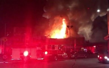 Страшный пожар вспыхнул в ночном клубе в США: появились драматичные видео и фото
