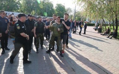 Драка, смерть от инфаркта и бегство депутата: появились новые фото и видео из Одессы
