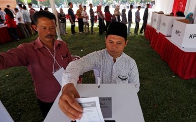 Смертельні вибори в Індонезії - 91 людина загинула, декілька сотень госпіталізовано