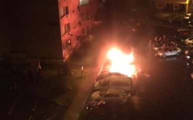В Киеве сожгли автомобиль: опубликованы фото и видео