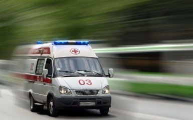 У Києві дівчина випала з маршрутки і ледь не загинула: з'явилися фото