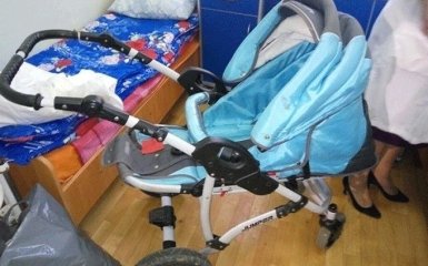 У Києві затримано жінку, яка кинула вночі дітей на вулиці: опубліковані фото і відео