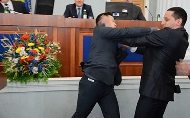 У Черкаській облраді побилися через мову: з'явилися фото і відео