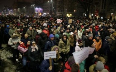 Масові протести в Румунії: поліція застосувала сльозогінний газ, опубліковані фото