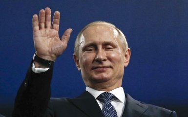 Рейтинг Путина в России продолжает падать