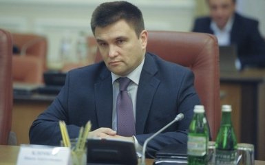 Українському міністру влаштували жорсткий "допит": в мережі обговорюють відео