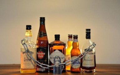 Порошенко ввел ограничение на продажу алкоголя