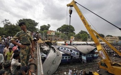 Жуткая трагедия с поездом в Индии: появились новые данные о жертвах и видео