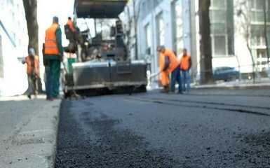 Гройсман розповів, які дороги і за скільки буде відремонтовано у 2017 році: з'явилась інфографіка