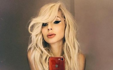 Скандальна українська співачка похвалилася новою нагородою в Росії