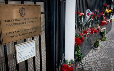 В Одессе "Правый сектор" убрал цветы под российским консульством: появились фото