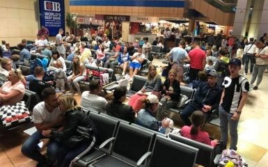 Ми в полоні: сотні українців більше доби не можуть вилетіти з Єгипту в Україну