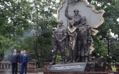 Новий пам'ятник бойовиків ЛНР жорстко висміяли в соцмережах