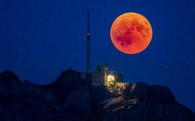 Кровавую Луну сняли из космоса: появились новые яркие фото самого продолжительного затмения