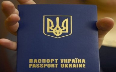 В Україні через подвійне громадянство звільнений перший чиновник